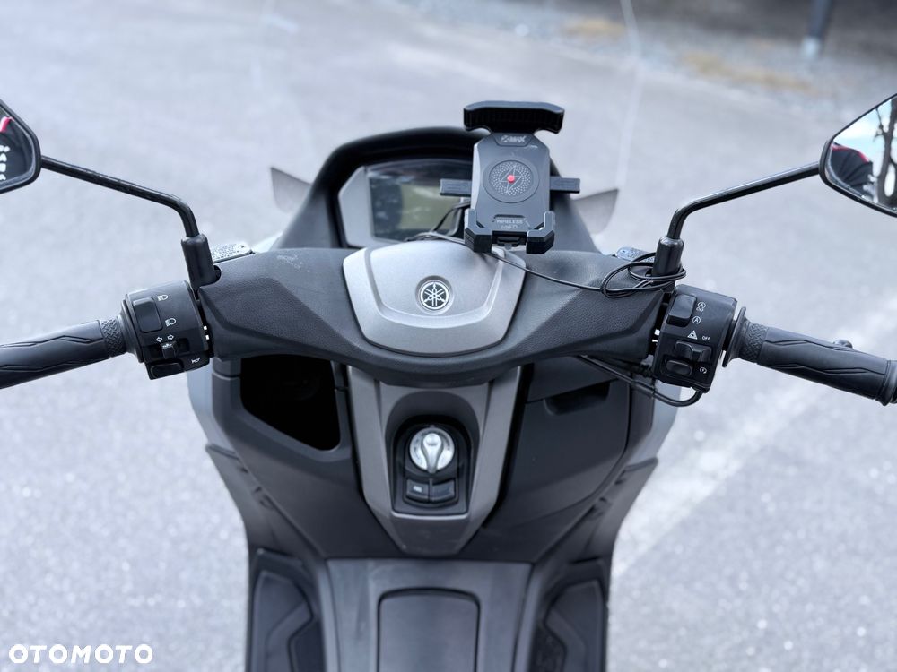 Yamaha NMAX - 11