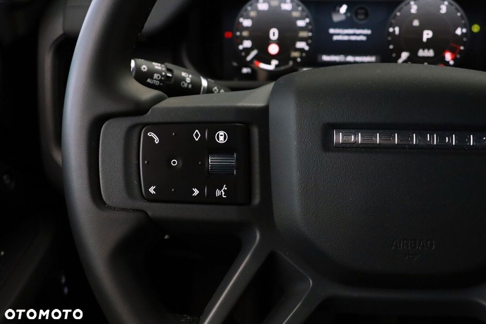 Land Rover Defender 2024