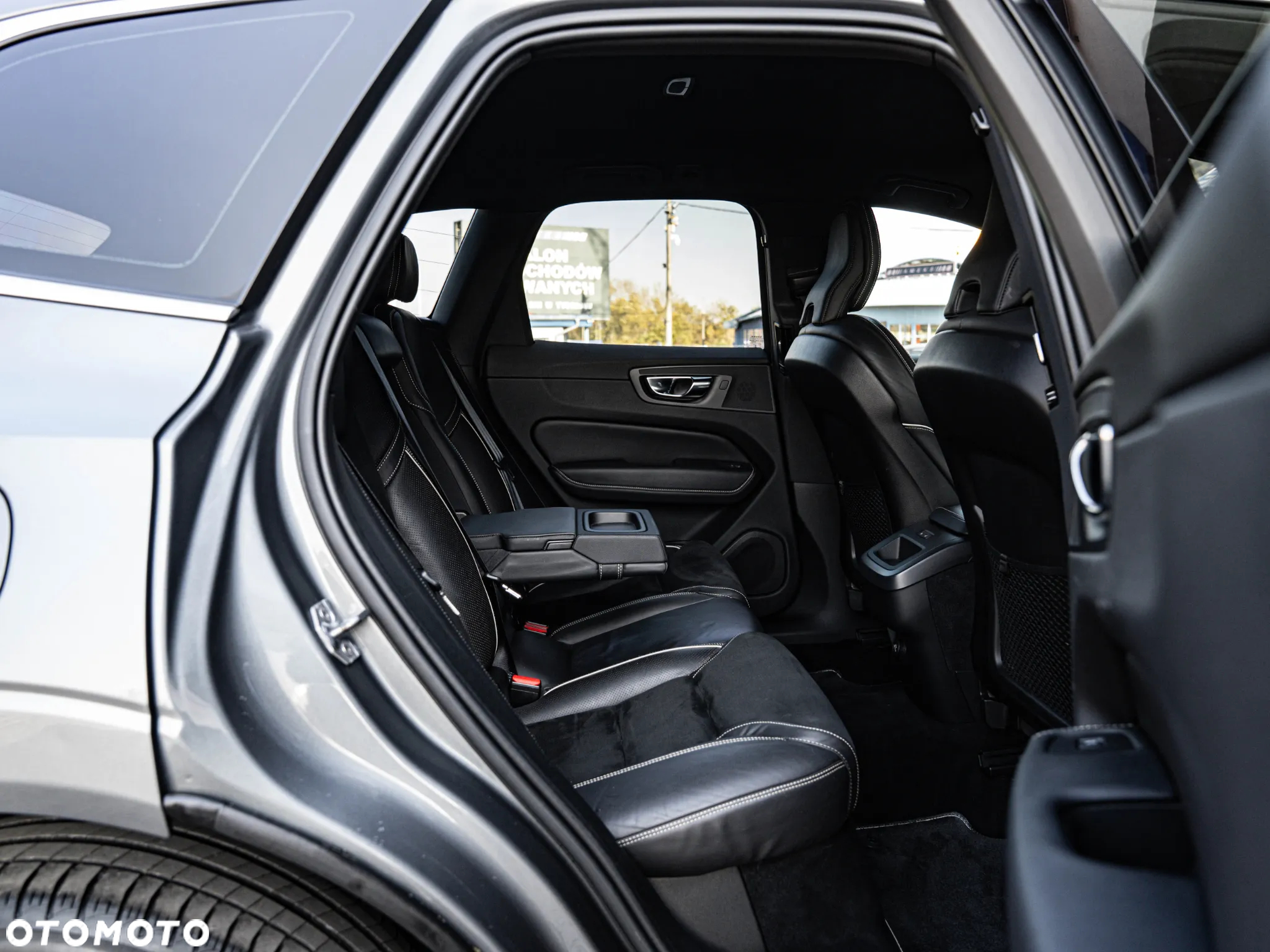 Volvo XC 60 D4 R-Design - 29