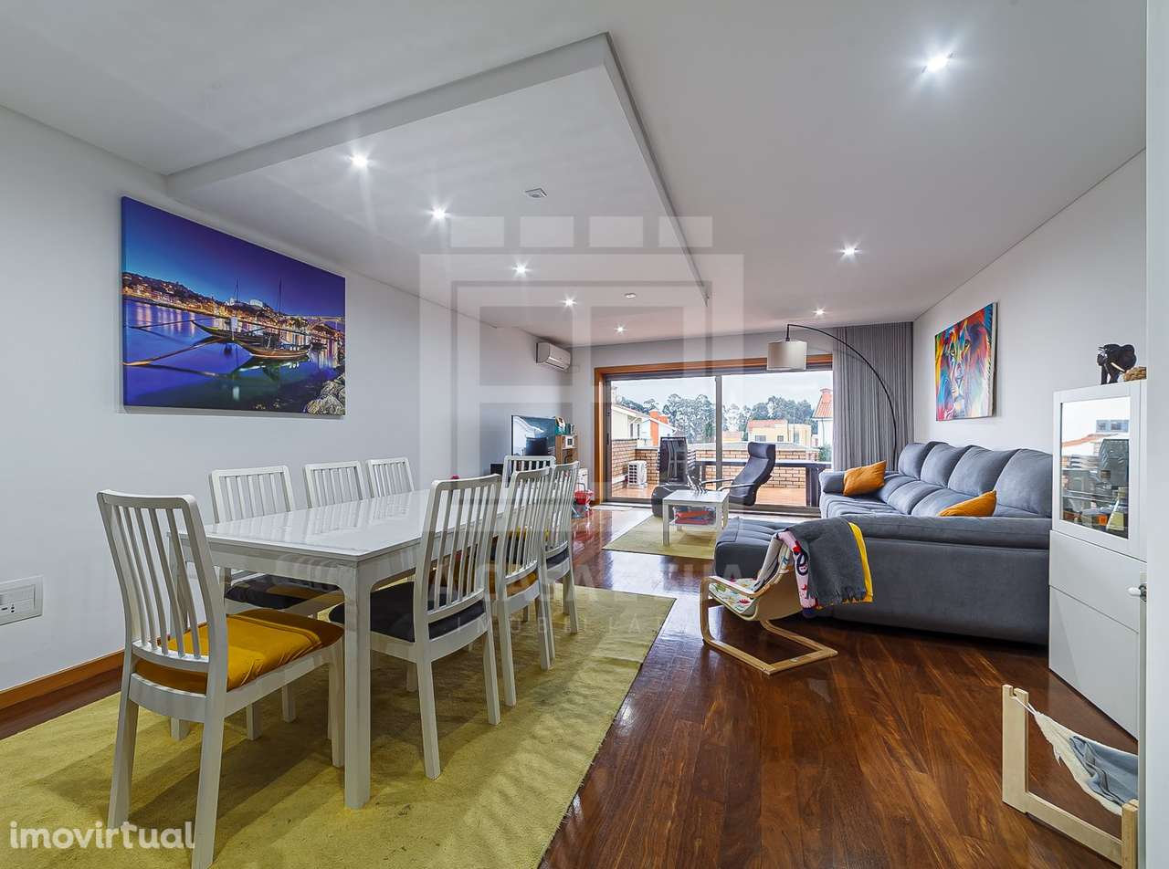 MORADIA T4+1 C/PISCINA EM COND FECHADO 3 FRENTES - Grande imagem: 2/44