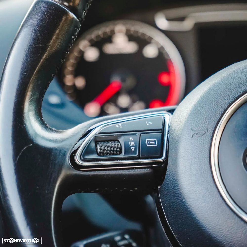 Audi Q3 2.0 TDI Business Line S-line - 24