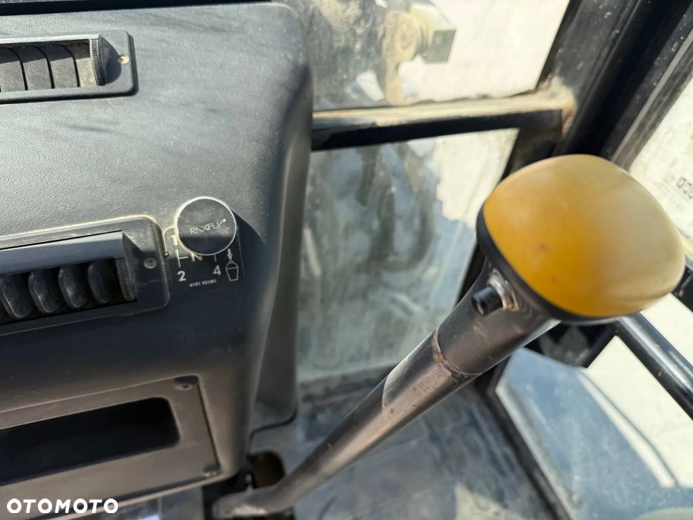 Terex 860 / 2012 / Uchylna Przednia Łyżka / Szybkozłącza - 27