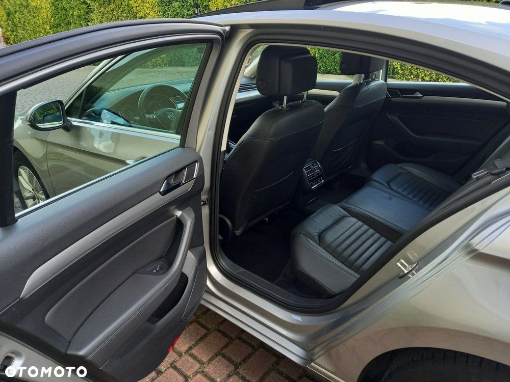Volkswagen Passat 2.0 TDI (BlueMotion Technology) Highline - 31
