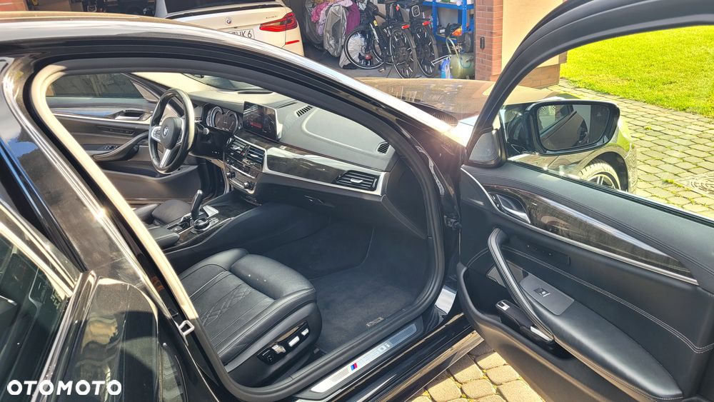 BMW Seria 5 M550i xDrive - 13