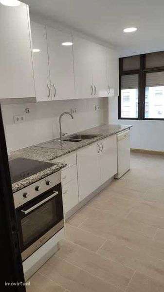 T3 Setubal Central Junto á Estação Comboios Remodelado Estrear Equip. - Grande imagem: 2/11