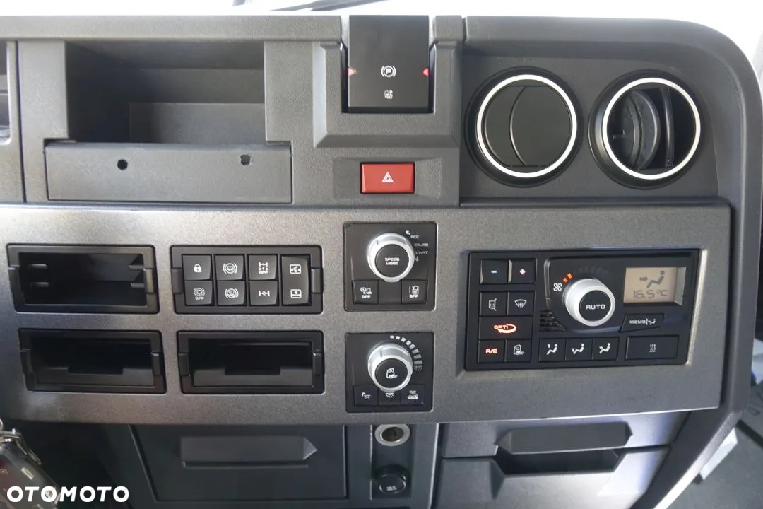 Renault GAMA T HIGH 520 DTI 13 / STANDARD / AUTOMAT/ EURO 6 / 2 ZBIORNIKI / KLIMATYZACJA POSTOJOWA - 29