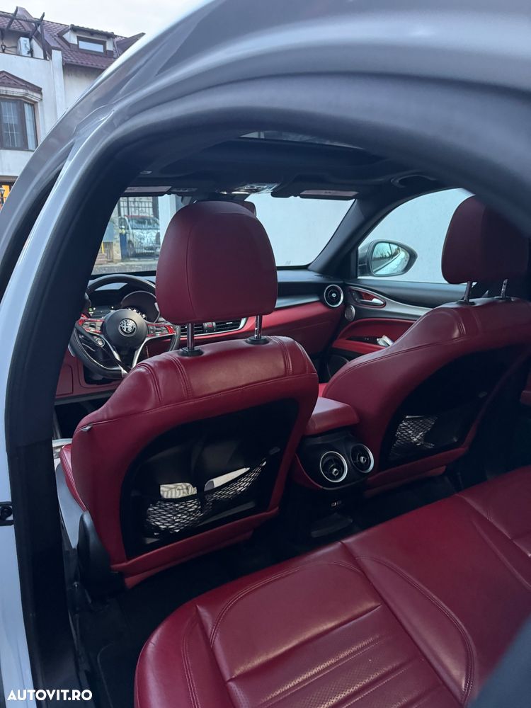 Alfa Romeo Stelvio 2.0 Turbo 16V AT8-Q4 Veloce - 8
