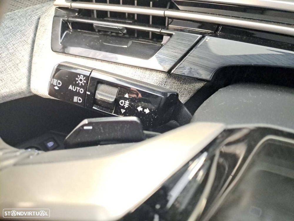 Peugeot 5008 1.2 Hybrid Allure e-DCS6 - 12