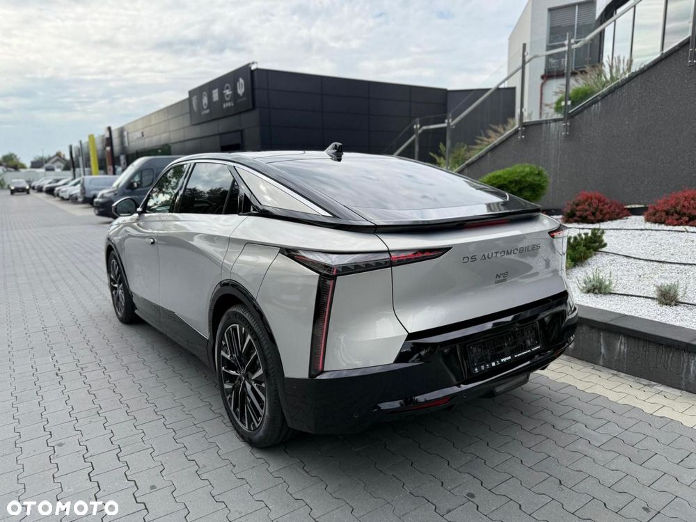 DS Automobiles N°8 - 12