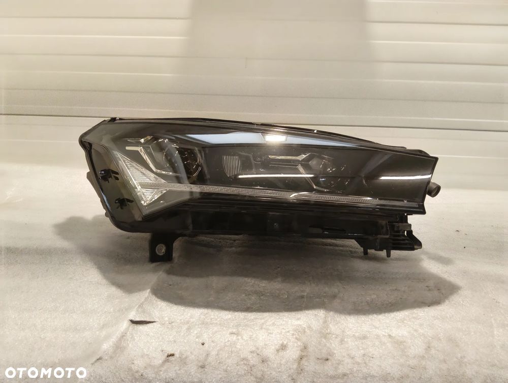 SKODA ENYAQ IV FULL LED PRZÓD STRONA PRAWA LAMPA PRZEDNIA 5LB941016A - 1