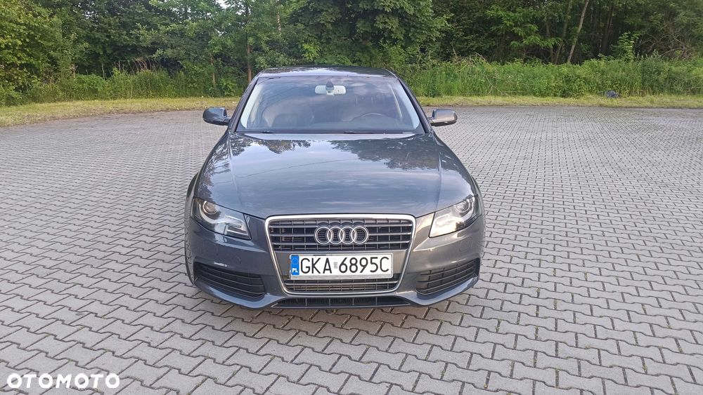 Audi A4 Limousine - 8
