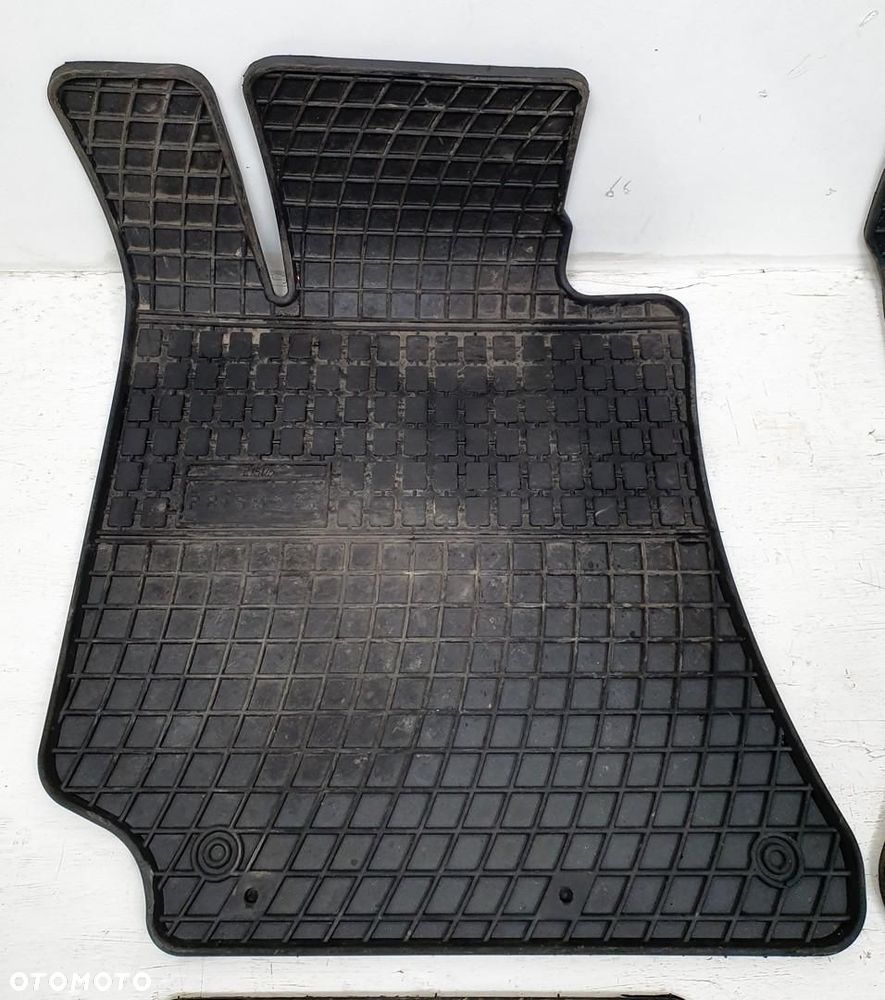 DYWANIKI CHODNICZKI GUMOWE MERCEDES W212 4SZT - 2