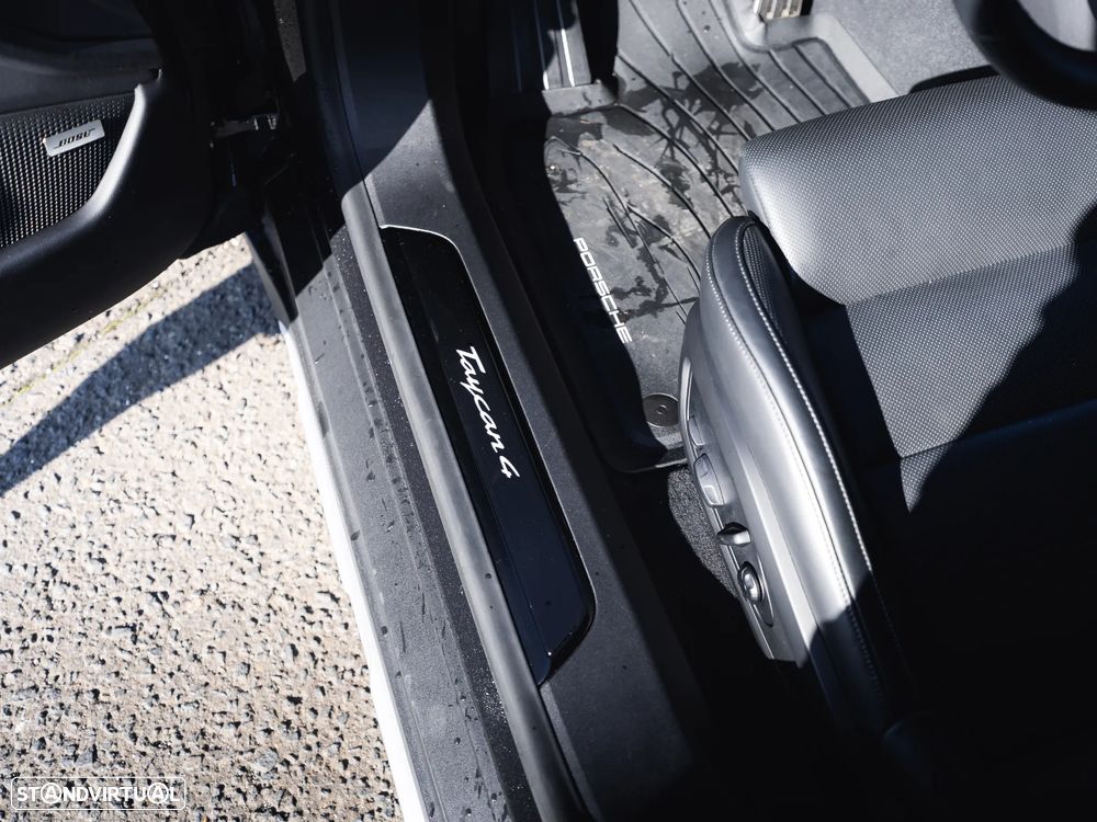 Porsche Taycan Cross Turismo 4 - 25