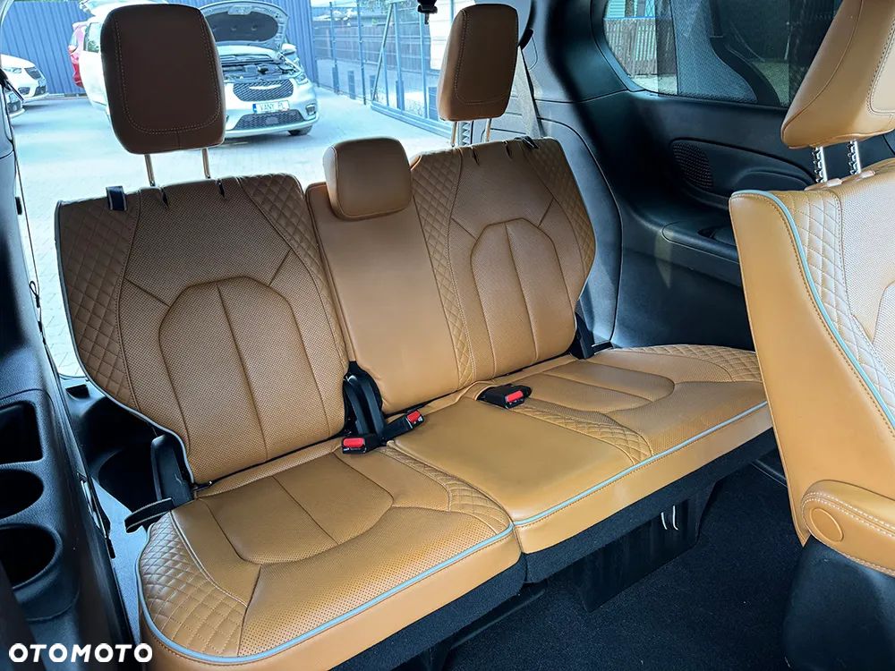 Chrysler Pacifica - 12
