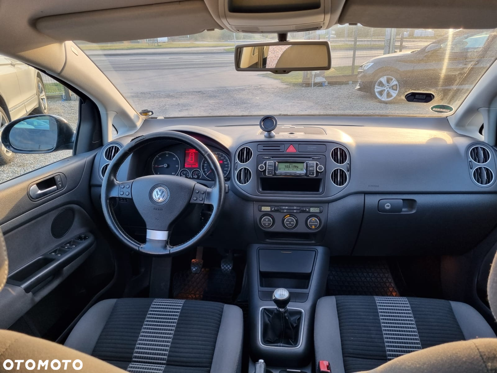 Volkswagen Golf Plus 1.9 TDI DPF United - 24
