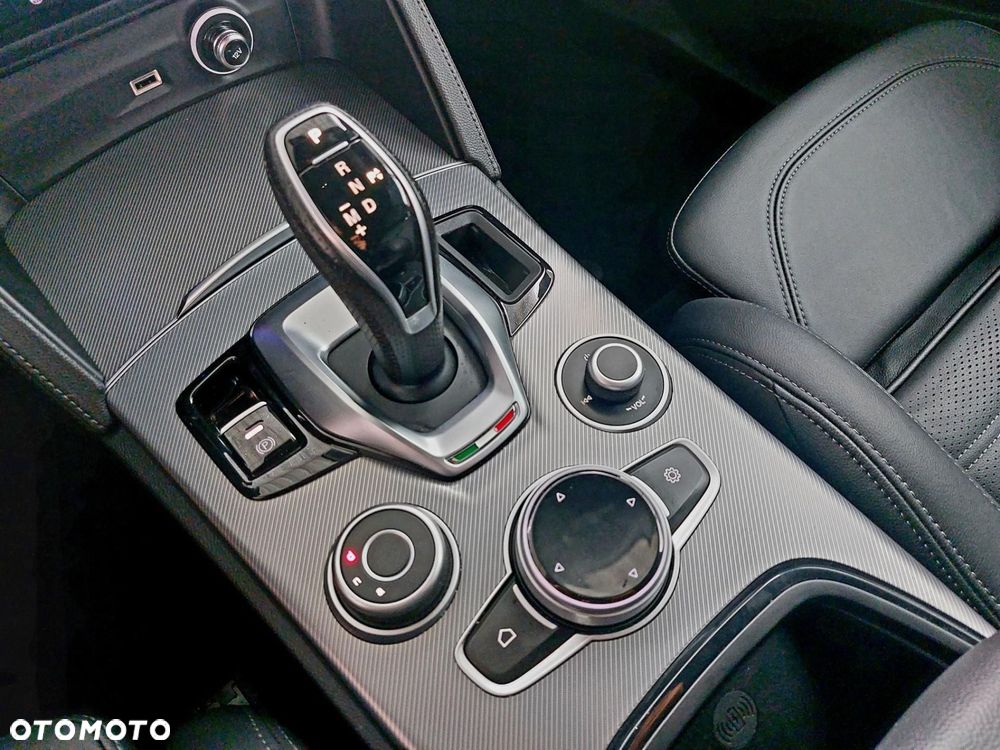 Alfa Romeo Stelvio 2.0 Turbo Veloce Q4 - 21