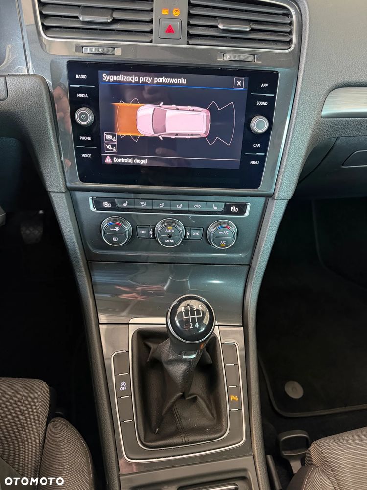 Volkswagen Golf 1.6 TDI BMT Comfortline - 23