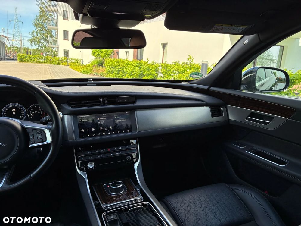 Jaguar XF 20t Prestige - 29