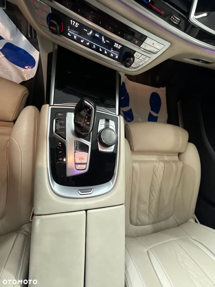BMW Seria 7 750d xDrive sport - 26