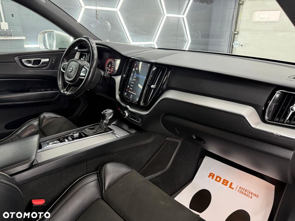 Volvo XC 60 D4 AWD Geartronic RDesign - 28