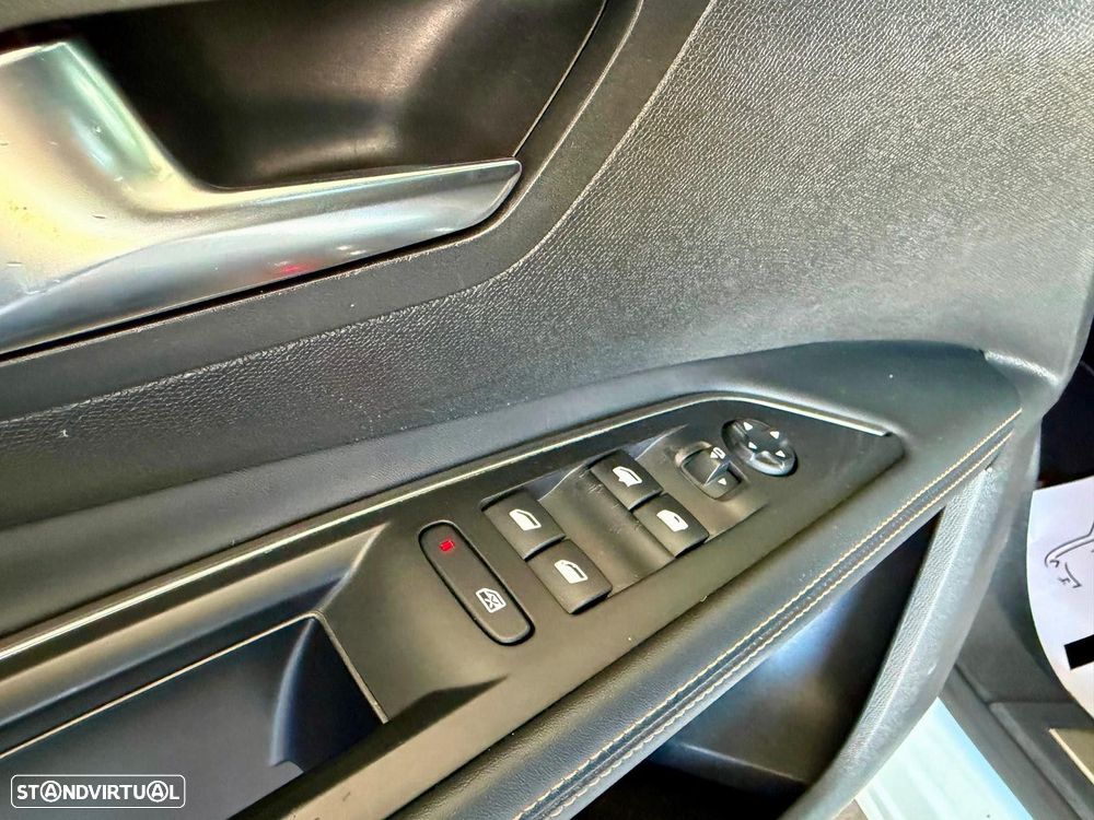 Peugeot 5008 1.5 BlueHDi GT Line J19 EAT8 - 10