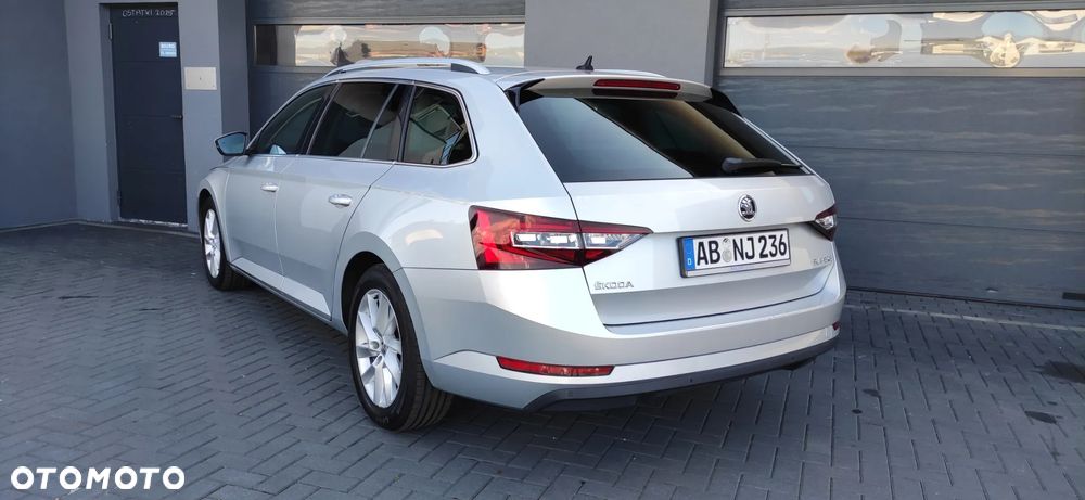 Skoda Superb 2.0 TDI DSG Ambition - 8