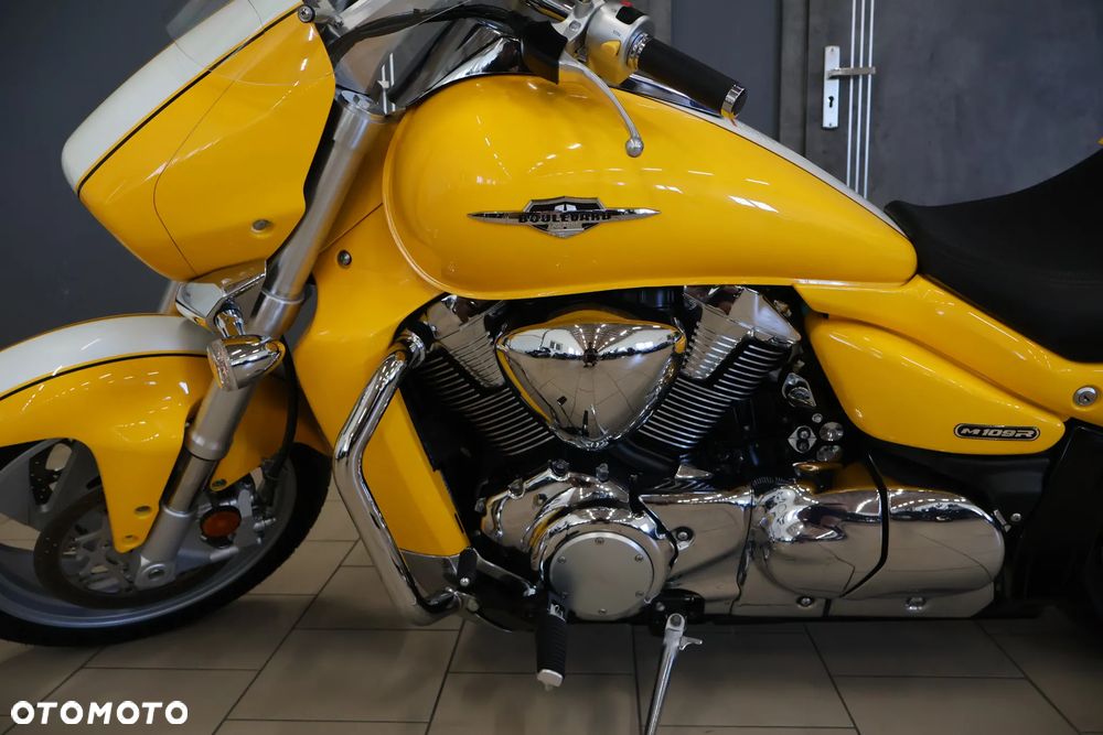 Suzuki Intruder - 33