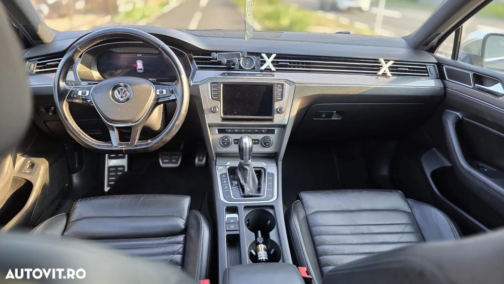 Volkswagen Passat Variant 2.0 TDI SCR 4Motion DSG Highline - 2