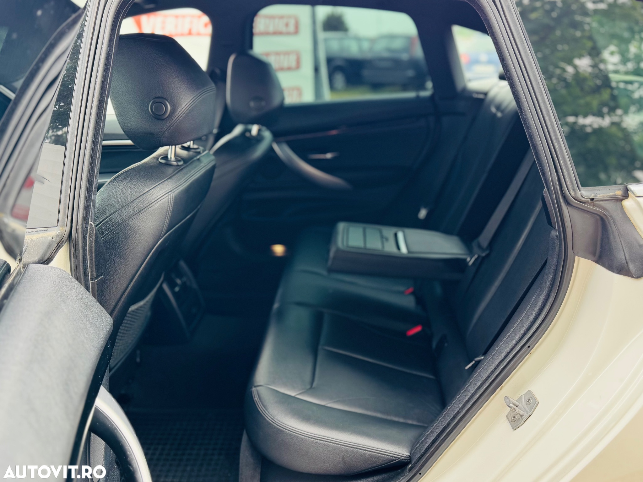 BMW Seria 3 320d xDrive - 13