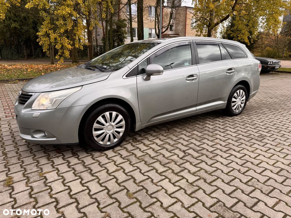 Toyota Avensis - 10