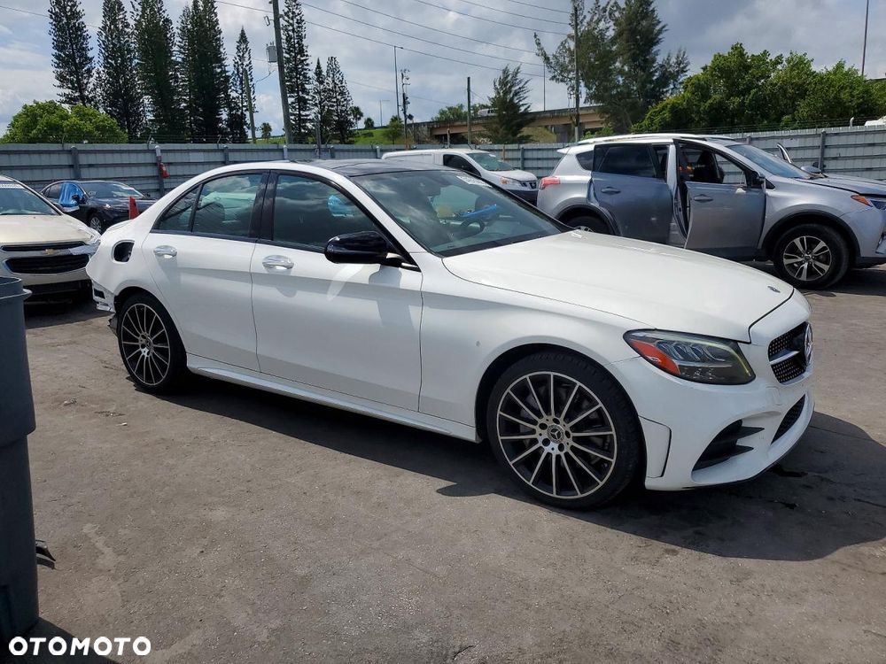 Mercedes-Benz Klasa C 300 9G-TRONIC AMG Line - 2