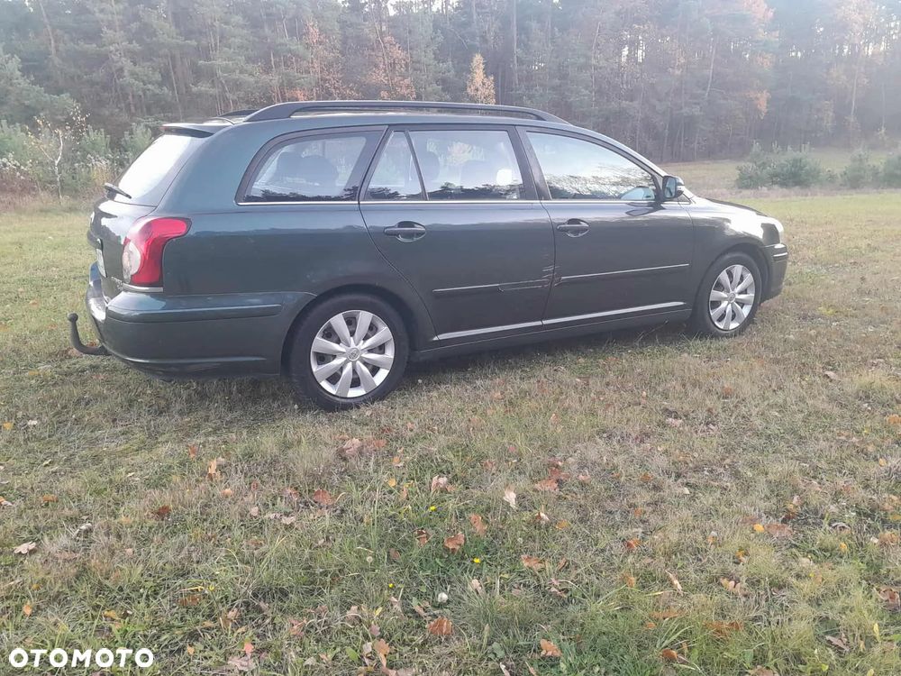 Toyota Avensis - 2