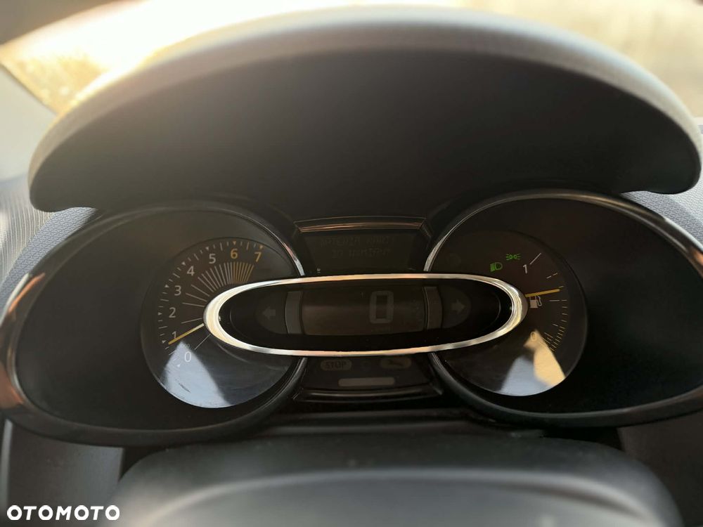 Renault Clio 1.2 16V 75 Life - 12