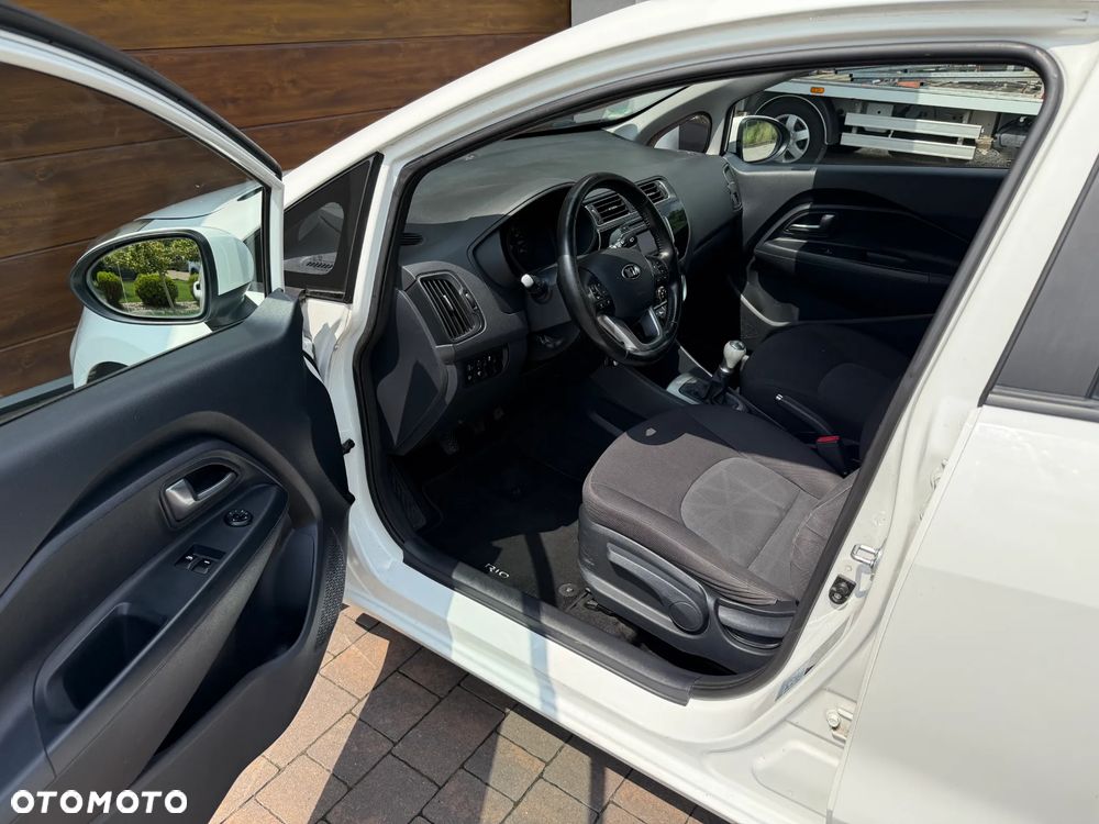 Kia Rio - 8