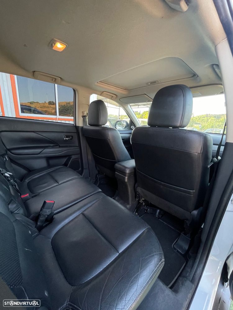 Mitsubishi Outlander 2.2 DI-D Instyle Navi AT 4WD - 8