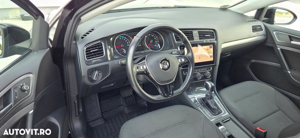 Volkswagen e-Golf - 24