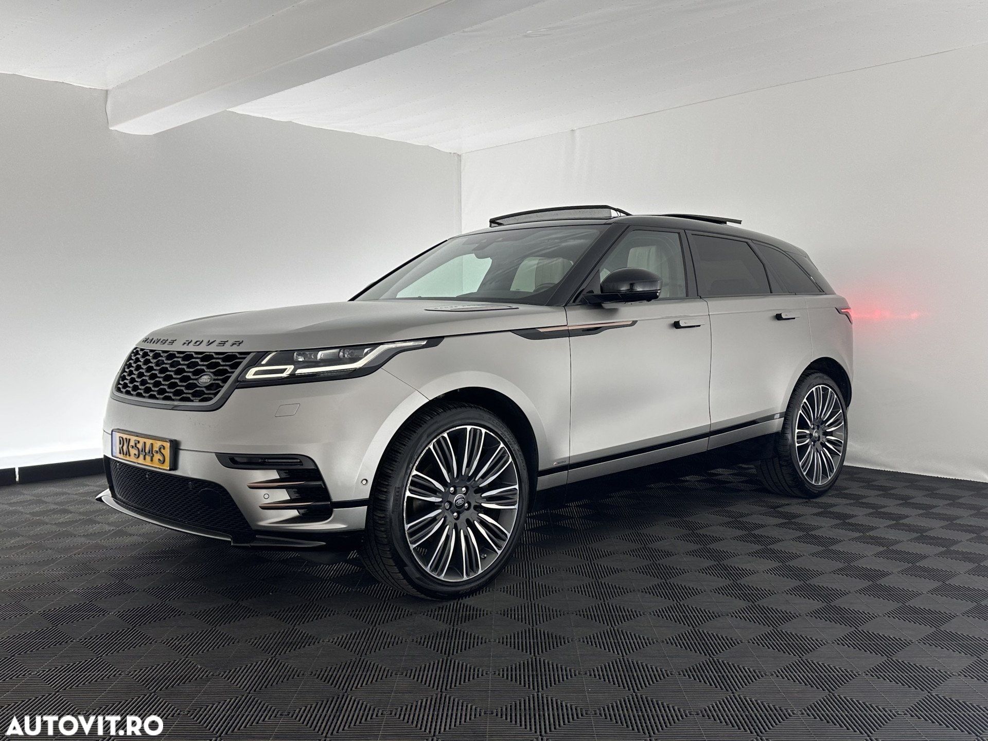 Land Rover Range Rover Velar 3.0 R-Dynamic - 1