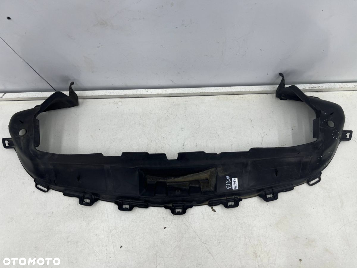Osłona chłodnicy Mercedes w213 16-20r. kierownica powietrza pasa przedniego atrapy oryginalna - 2