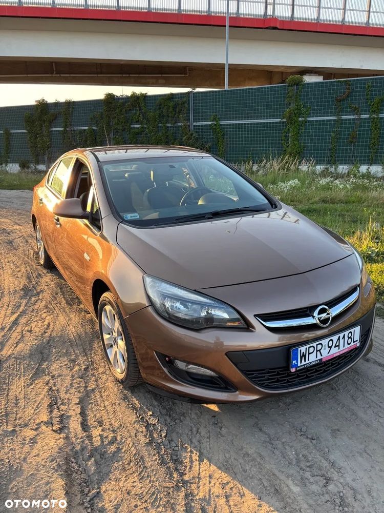Opel Astra 1.6 EU6 - 1