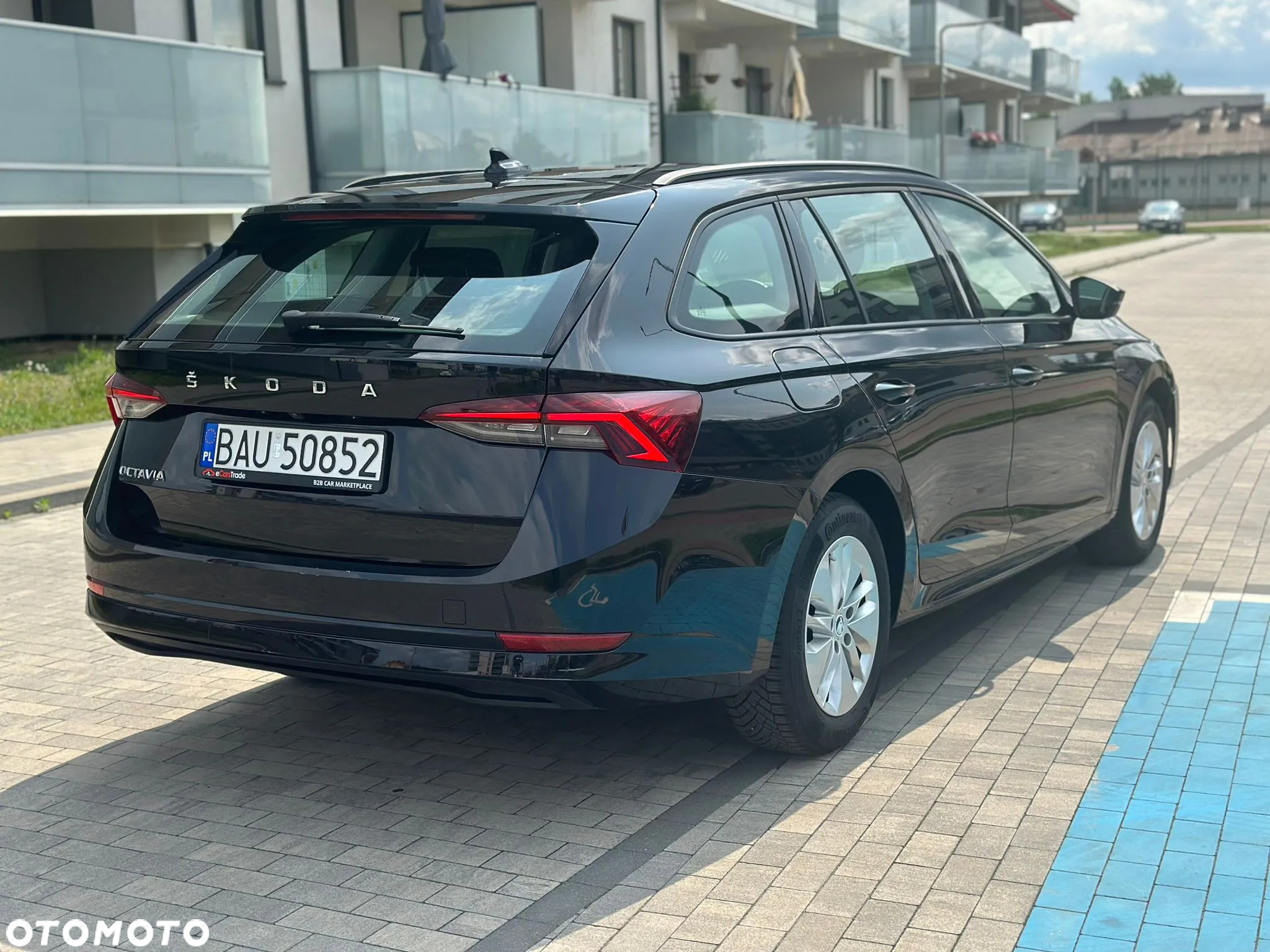 Skoda Octavia Combi 2.0 TDI DSG Style - 3