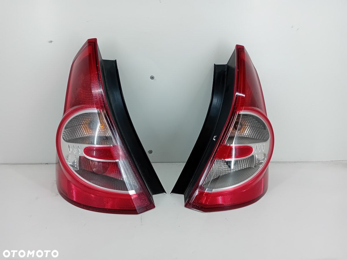 LAMPY TYŁ KOMPLET DACIA SANDERO I HATCHBACK 5  8200734824  8200734825 - 1
