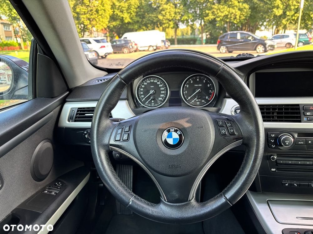 BMW Seria 3 325xi Coupe - 16