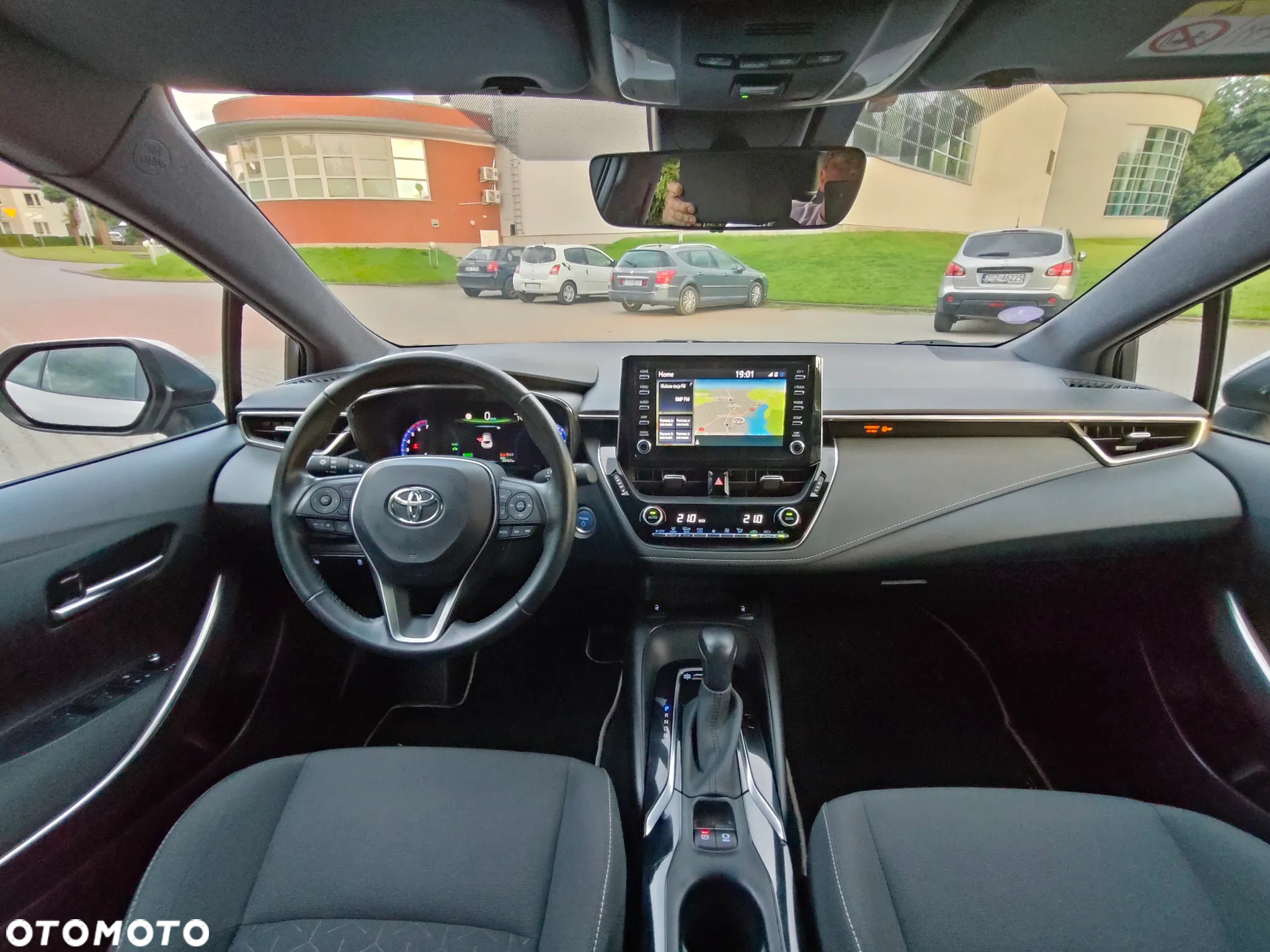 Toyota Corolla 1.8 Hybrid Executive - 24