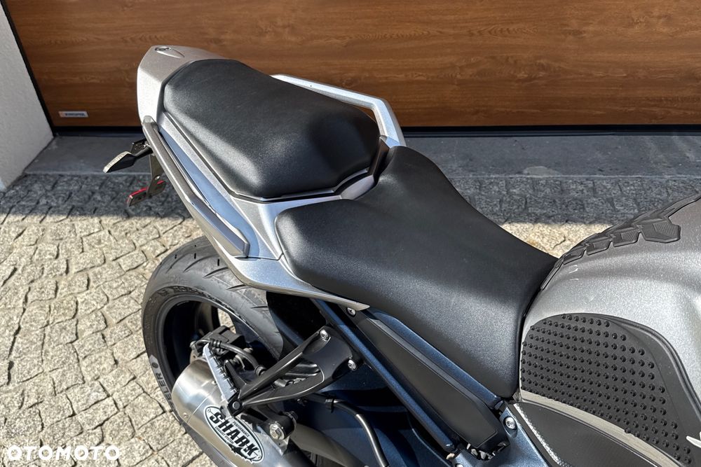 Yamaha FZ - 9