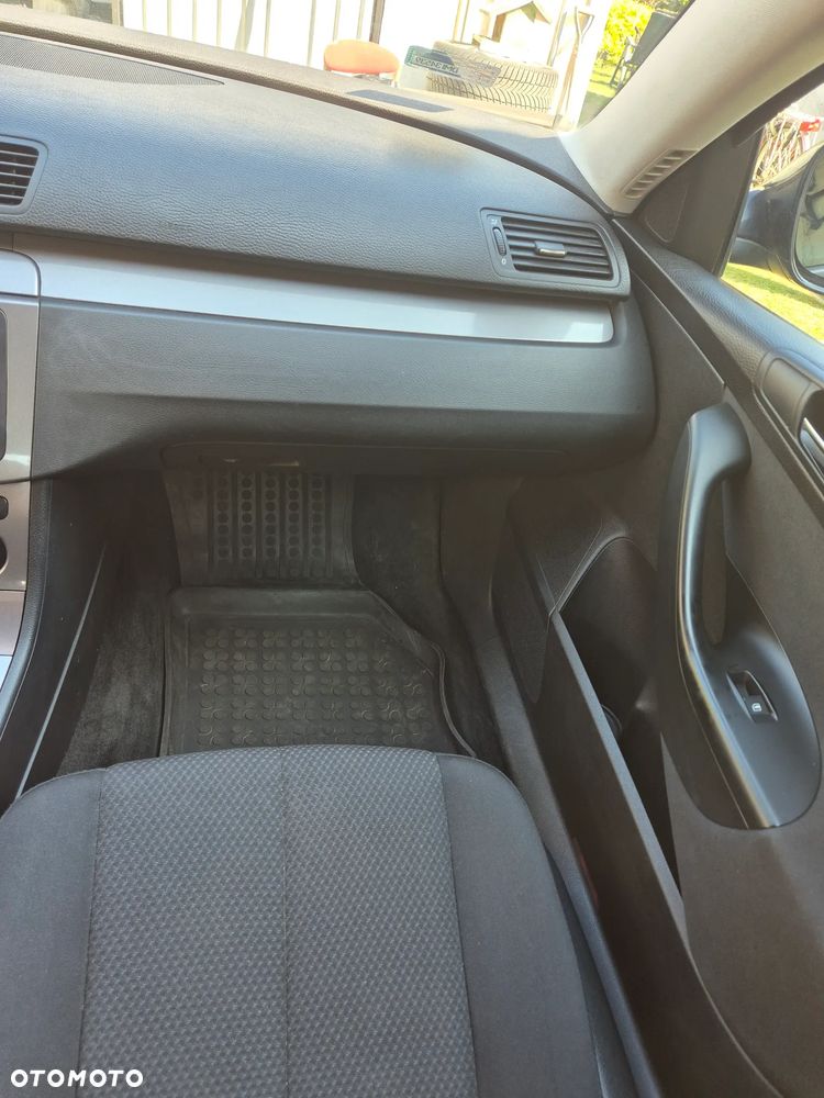 Volkswagen Passat 1.9 TDI Comfortline - 11