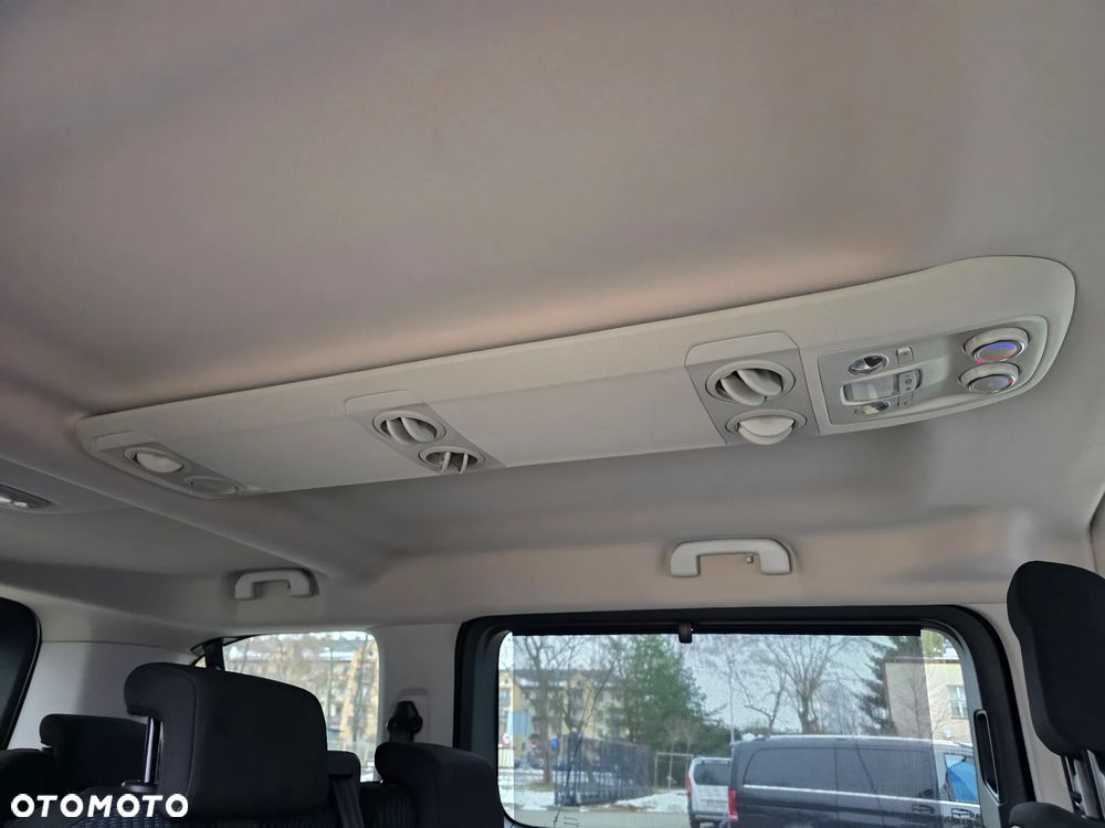 Peugeot Traveller L2 2.0 Allure - 23