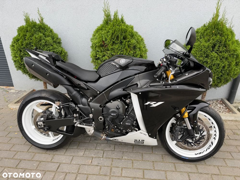 Yamaha R1 - 2