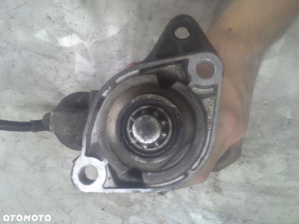 Volkswagen Golf Bora 1.6 rozrusznik - 4