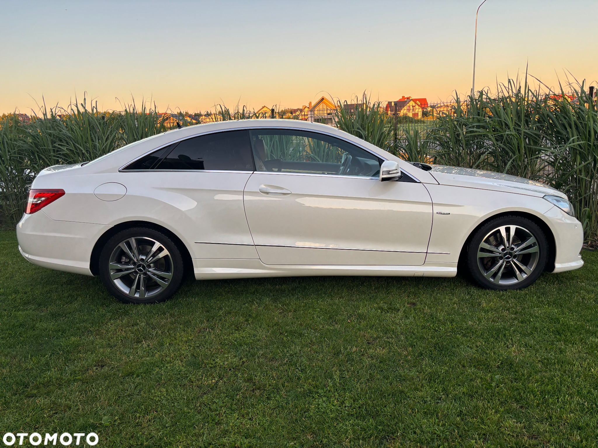 Mercedes-Benz Klasa E 250 CGI Coupe BlueEFFICIENCY Automatik Avantgarde - 7