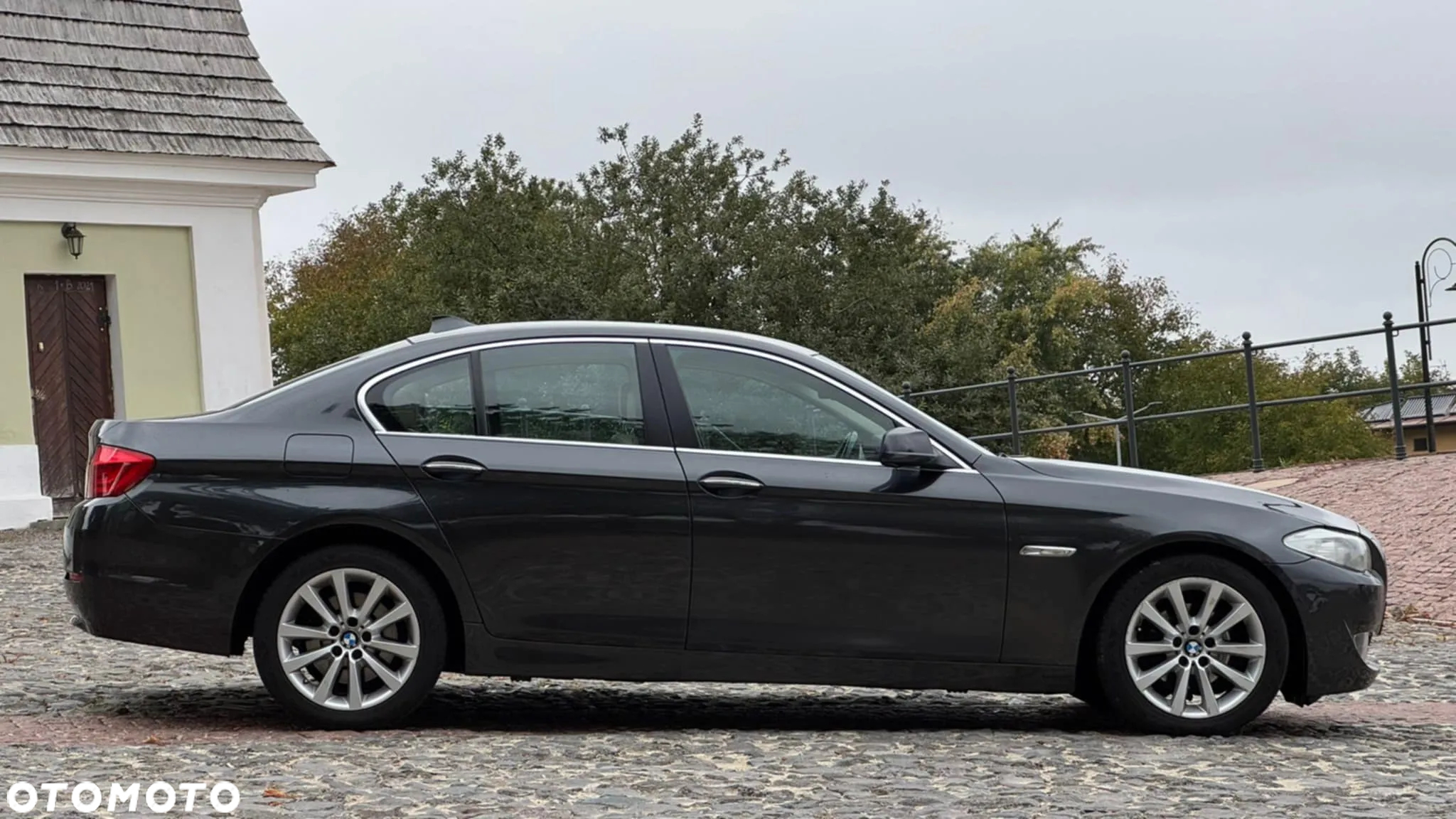 BMW Seria 5 523i Touring - 18
